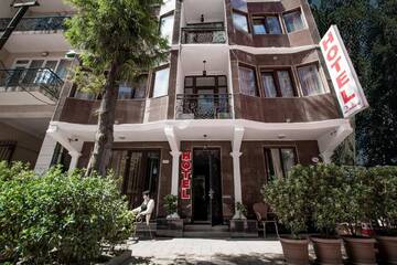 Фотографии Отель Hotel Dadiani г. Батуми (Грузия) №1 Фото Отель Hotel Dadiani г. Батуми 1