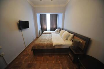 Фото номера Семейный номер с видом на сад Гостевой дом Globus Hostel and Guest House Batumi г. Батуми 5