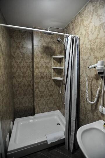 Фото номера Стандартный двухместный номер с 2 отдельными кроватями Отель Piazza Inn г. Батуми 7