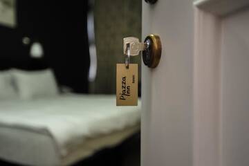 Фото номера Стандартный двухместный номер с 1 кроватью Отель Piazza Inn г. Батуми 4