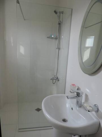 Фото номера Стандартные апартаменты Отель Beach House Hotel г. Батуми 2