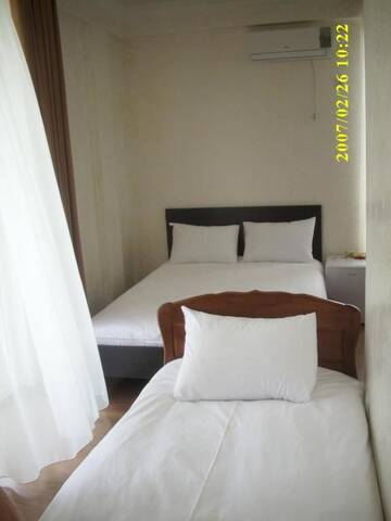 Фото номера Стандартный трехместный номер Отель Beach House Hotel г. Батуми 5