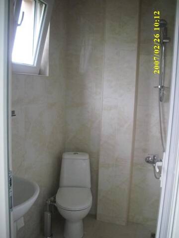 Фото номера Стандартный трехместный номер Отель Beach House Hotel г. Батуми 8