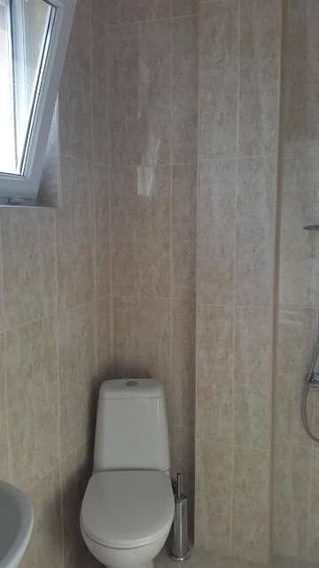 Фото номера Стандартный трехместный номер Отель Beach House Hotel г. Батуми 9