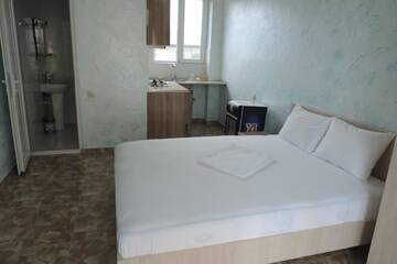 Фото номера Апартаменты с балконом Отель Beach House Hotel г. Батуми 6
