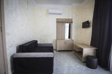 Фото номера Семейный номер Отель Beach House Hotel г. Батуми 2