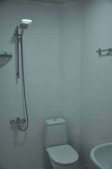 Фото номера Двухместный номер с 2 отдельными кроватями Отель Beach House Hotel г. Батуми 2