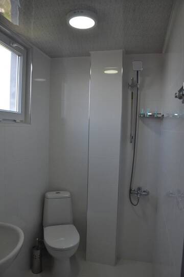 Фото номера Классический трехместный номер Отель Beach House Hotel г. Батуми 2