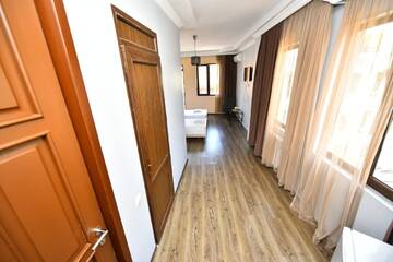 Фото номера Двухместный номер с 2 отдельными кроватями и видом на город Отель Hotel Phaliashvili г. Батуми 5