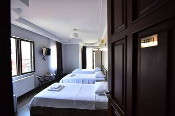 Фото номера Трехместный номер с видом на город Отель Hotel Phaliashvili г. Батуми 2