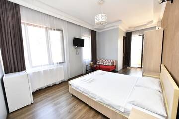 Фото номера Двухместный номер с 1 кроватью и балконом Отель Hotel Phaliashvili г. Батуми 5