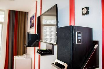 Фото номера Трехместный номер «Комфорт» Хостелы Rock Hostel First Line г. Батуми 8