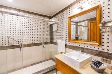 Фото номера Президентский люкс Отель Divan Suites Batumi г. Батуми 5
