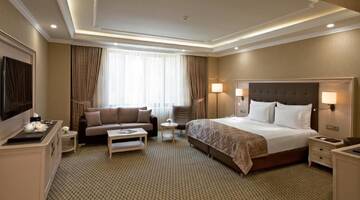 Фото номера Люкс с пакетом бизнес-услуг Отель Divan Suites Batumi г. Батуми 2