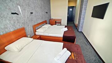Фото номера Классический трехместный номер Отель Mardi Plaza Hotel г. Батуми 6