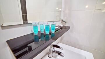 Фото номера Стандартный одноместный номер Отель Mardi Plaza Hotel г. Батуми 5