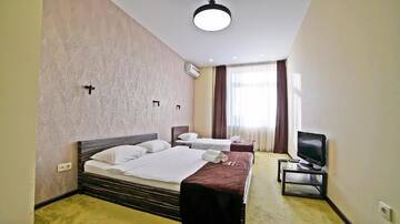 Фото номера Классический трехместный номер Отель Mardi Plaza Hotel г. Батуми 4
