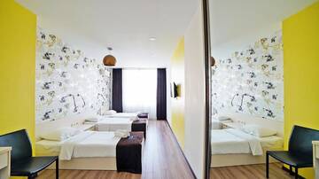 Фото номера Стандартный трехместный номер Отель Mardi Plaza Hotel г. Батуми 4