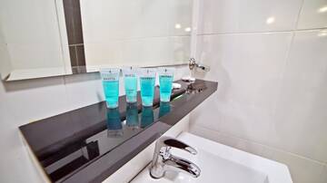 Фото номера Стандартный одноместный номер Отель Mardi Plaza Hotel г. Батуми 2