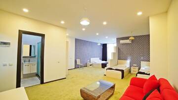 Фото номера Семейный номер Делюкс Отель Mardi Plaza Hotel г. Батуми 5