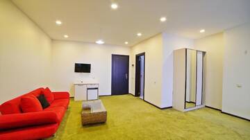 Фото номера Семейный номер Делюкс Отель Mardi Plaza Hotel г. Батуми 8