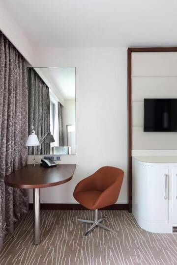 Фото номера Номер с кроватью размера «king-size» Отель Hilton Batumi г. Батуми 7