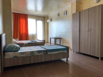 Фото номера Стандартный трехместный номер Отель M-Palace Hotel г. Батуми 3