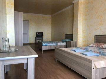 Фото номера Стандартный трехместный номер Отель M-Palace Hotel г. Батуми 30