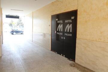 Фото номера Стандартный четырехместный номер Отель M-Palace Hotel г. Батуми 10