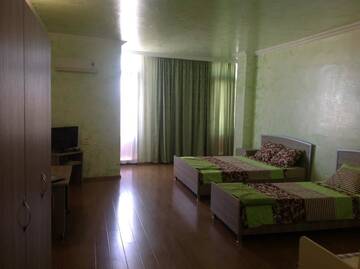 Фото номера Стандартный трехместный номер Отель M-Palace Hotel г. Батуми 9