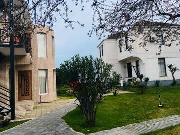 Фото номера Стандартный трехместный номер с видом на море Гостевой дом Natalia Guest House г. Батуми 9