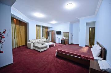 Фото номера Люкс с балконом Отель Hotel Old Town г. Батуми 10