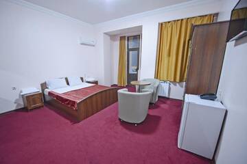 Фото номера Полулюкс с балконом Отель Hotel Old Town г. Батуми 3