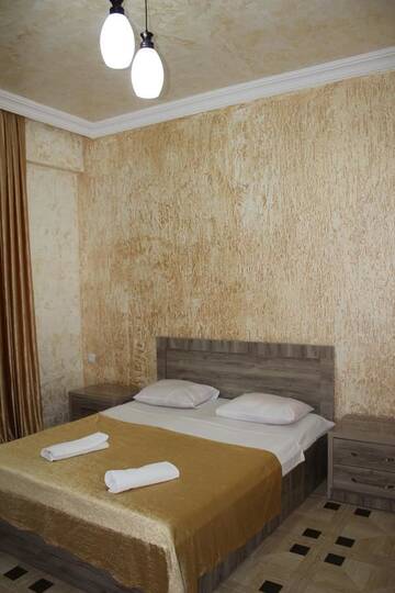 Фото номера Двухместный номер с 1 кроватью и балконом Отель Hotel Kazbegi г. Батуми 3