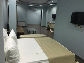 Фото номера Семейный номер с балконом Отель Light Palace Hotel г. Батуми 5