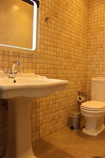 Фото номера Стандартный двухместный номер с 2 отдельными кроватями Отель Light Palace Hotel г. Батуми 4