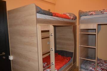 Фото номера Кровать в общем 4-местном номере для мужчин и женщин Хостелы Calypso Hostel г. Батуми 2