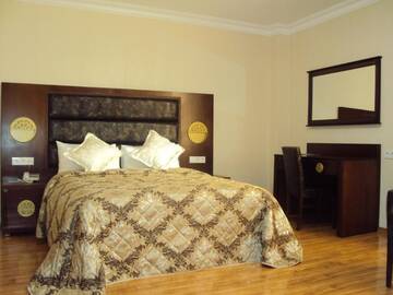 Фото номера Стандартный двухместный номер с 1 кроватью Отель Era Palace Hotel г. Батуми 4