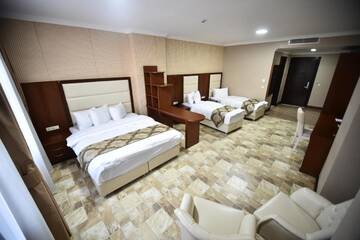 Фото номера Четырехместный номер Отель Era Palace Hotel г. Батуми 4