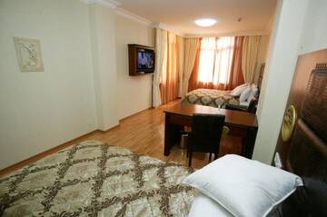 Фото номера Семейный номер Отель Era Palace Hotel г. Батуми 9