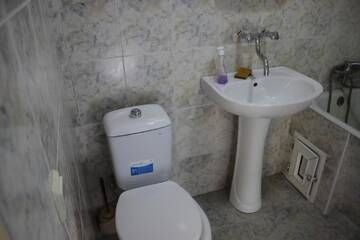 Фото номера Четырехместный номер с собственной ванной комнатой Гостевой дом Guest House On Asatiani г. Батуми 3