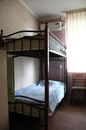 Фото номера Кровать в общем 6-местном номере для мужчин и женщин Хостелы Hostel Retro г. Батуми 6