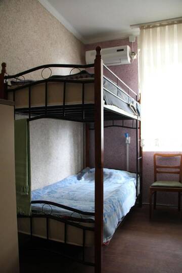 Фото номера Кровать в общем 6-местном номере для мужчин и женщин Хостелы Hostel Retro г. Батуми 3