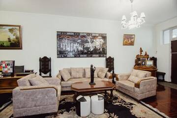 Фото номера Двухместный номер Делюкс с 1 кроватью Отель Hotel Queen-Batumi г. Батуми 11
