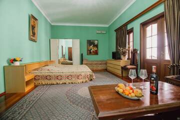 Фото номера Апартаменты с балконом Отель Hotel Queen-Batumi г. Батуми 8
