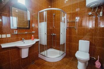 Фото номера Большой двухместный номер с 1 кроватью Отель Hotel Queen-Batumi г. Батуми 4