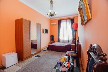 Фото номера Двухместный номер Делюкс с 1 кроватью Отель Hotel Queen-Batumi г. Батуми 6
