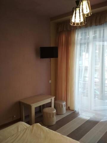 Фото номера Трехместный номер с балконом Гостевой дом Guesthouse Melikishvili 57 г. Батуми 6