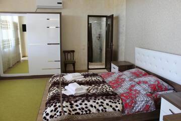Фото номера Трехместный номер Гостевой дом Holiday Home Data г. Батуми 57