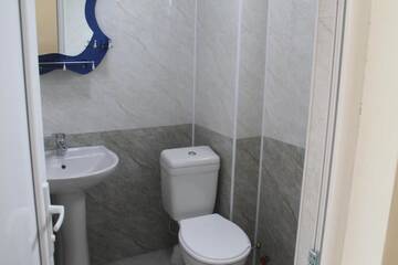 Фото номера Четырехместный номер с ванной комнатой Гостевой дом Rudi Guest House г. Батуми 8